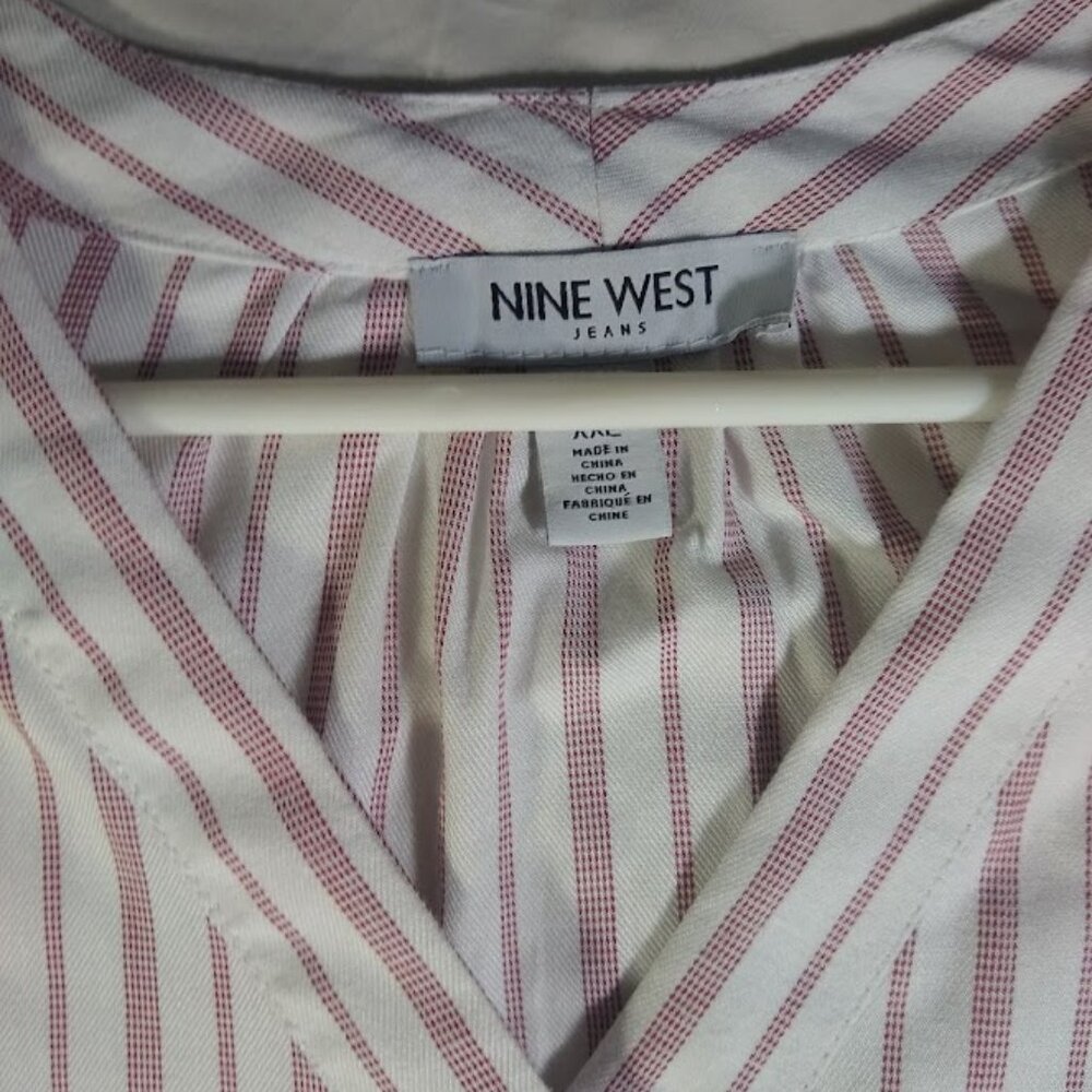 Nine West  V-neck short sleeve top/blouse white/wine burgundy stripes